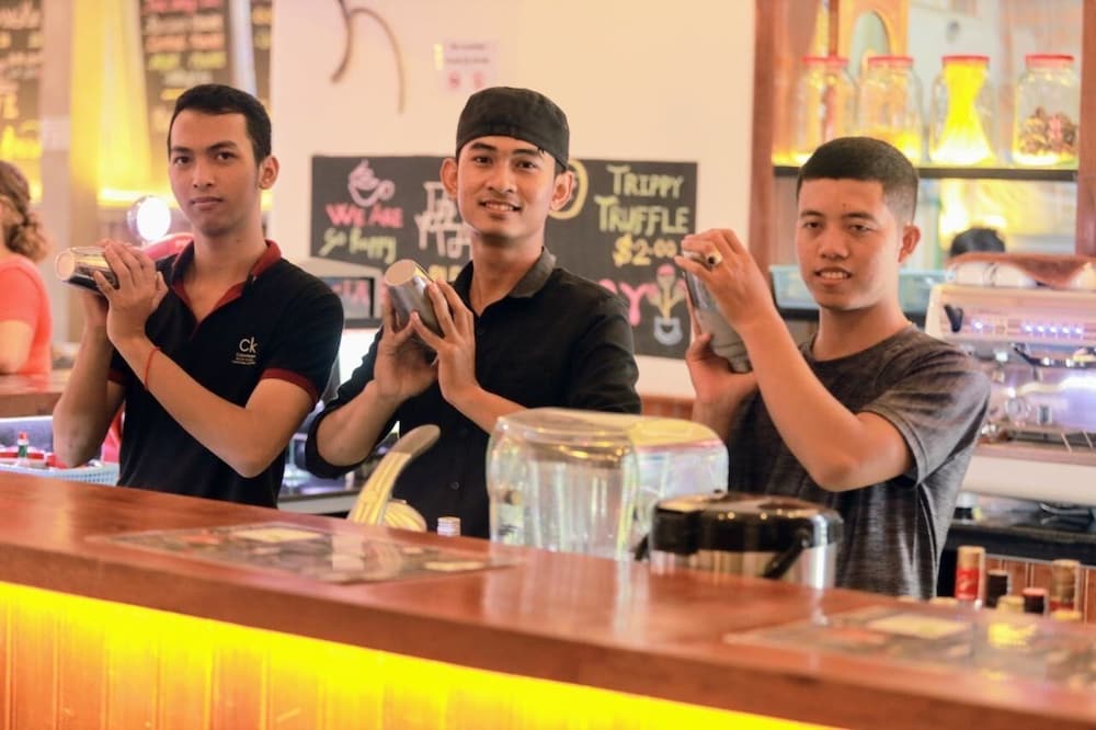 Фото Poolside Villa - Hostel