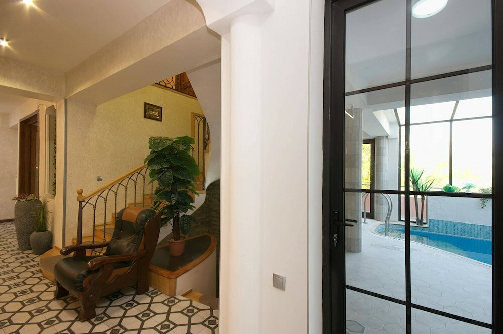 Фото Hotel Livin