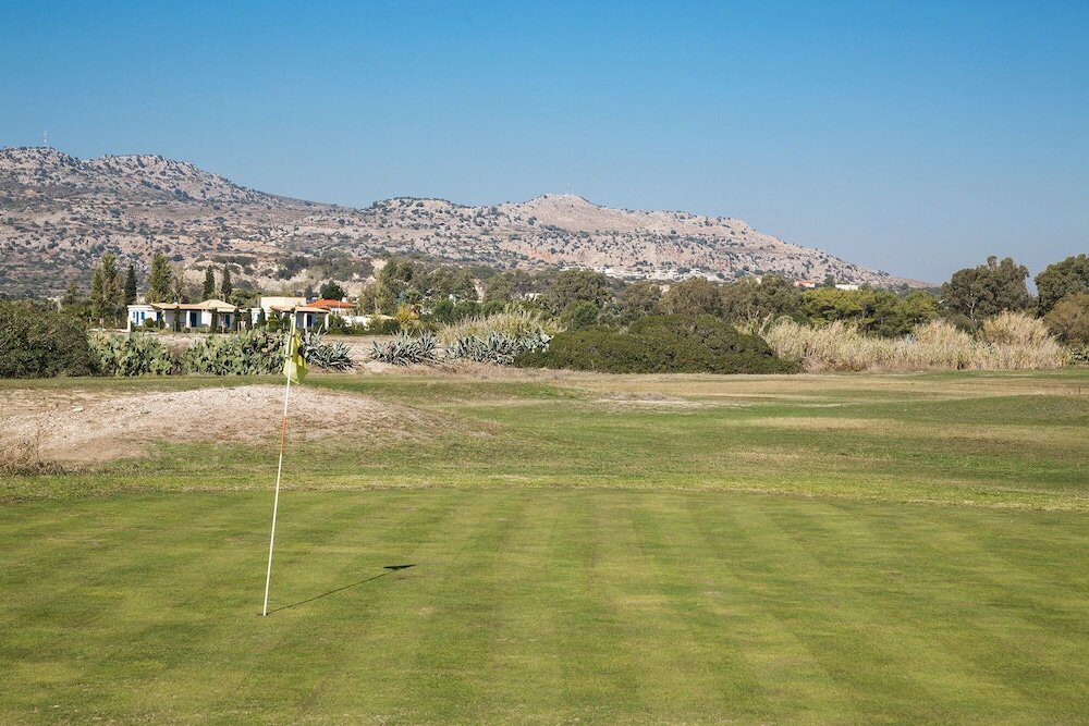Фото House of Paradise in front of the golf court-sea