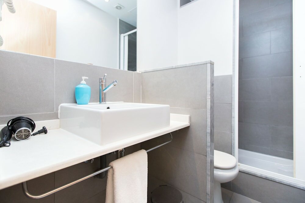 Фото AinB Las Ramblas Colón Apartments