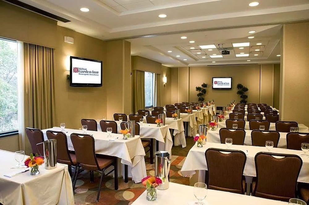 Фото Hilton Garden Inn Minneapolis Downtown