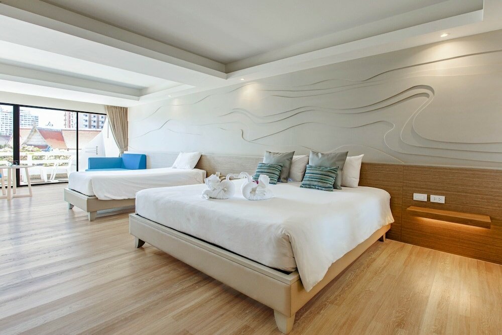 Фото The Cha-am Methavalai Hotel