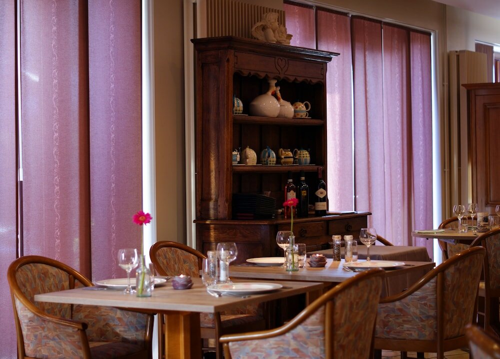 Фото Hostellerie La Villa Des Roses