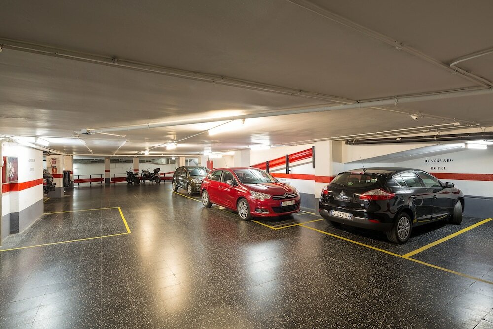 Фото Aparthotel Bertran