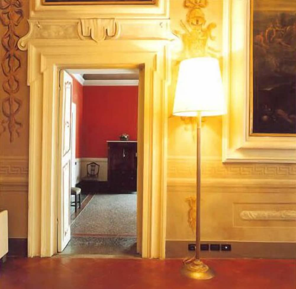 Фото Palazzo Tucci Residenza d'Epoca
