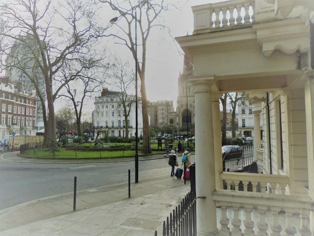 Фото Lancaster Court Hotel