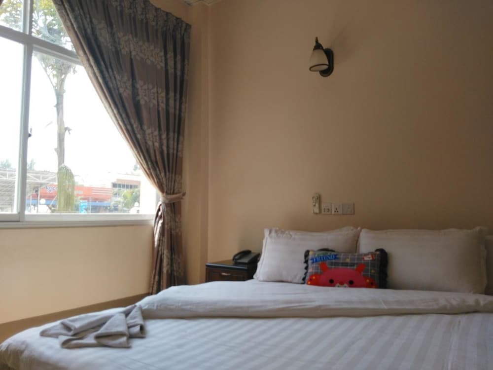 Фото Man Thi Tar Hotel