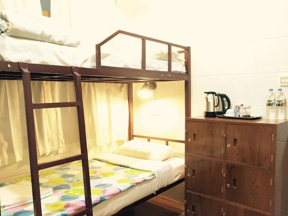 Фото Mr. Charles Guest House - Hostel