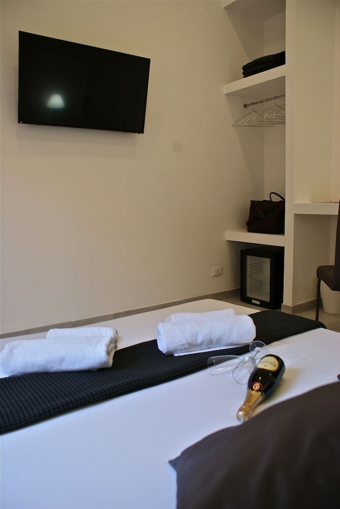 Фото Empire Suites