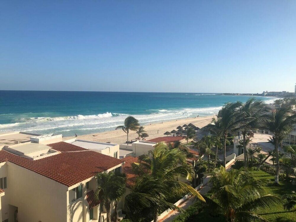 Фото Ocean Front Suites by Rodero Condos