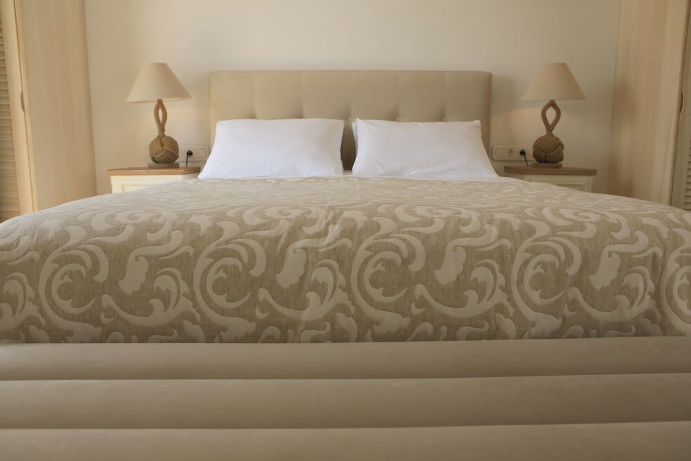 Фото Theasis Luxury Suites