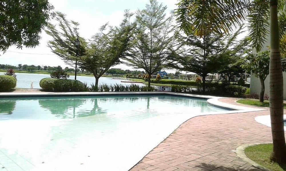 Фото Sotogrande Iloilo Hotel