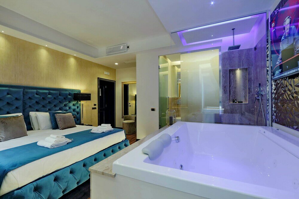 Фото Trevi Diamond Luxury Suite & Jacuzzi
