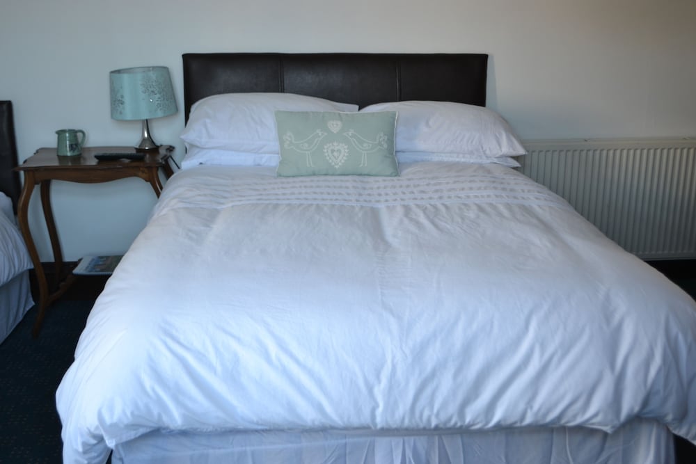 Фото Redhall Arms Hotel