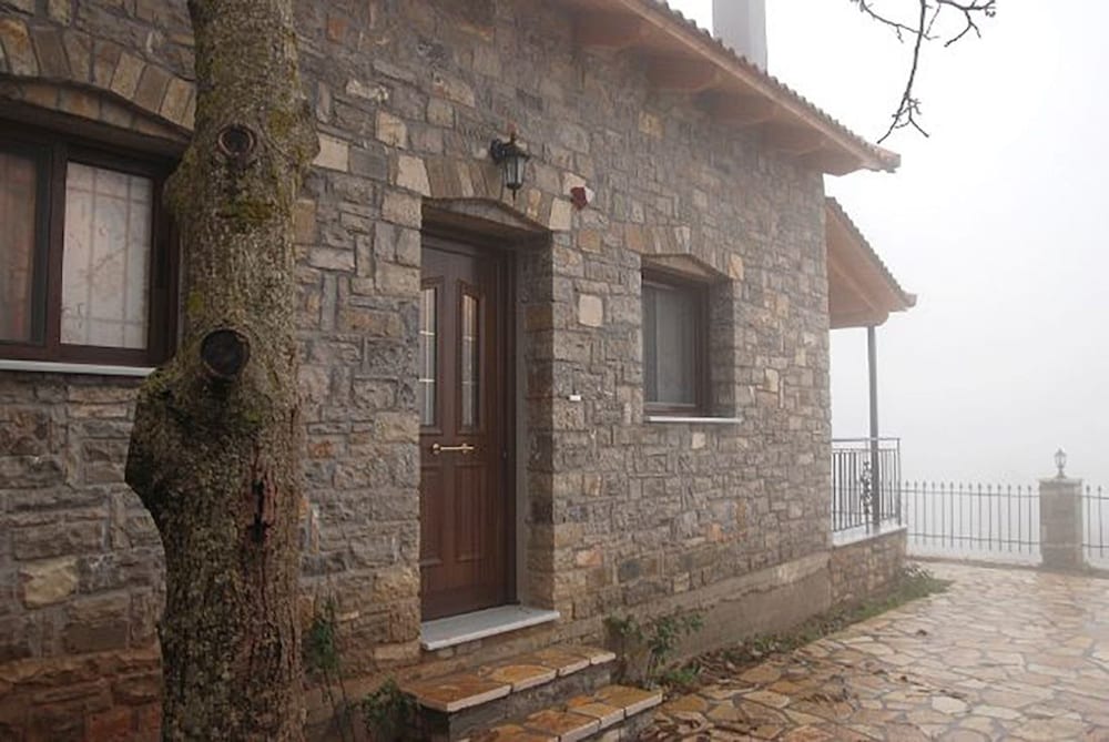 Фото Oreini Nafpaktia Houses