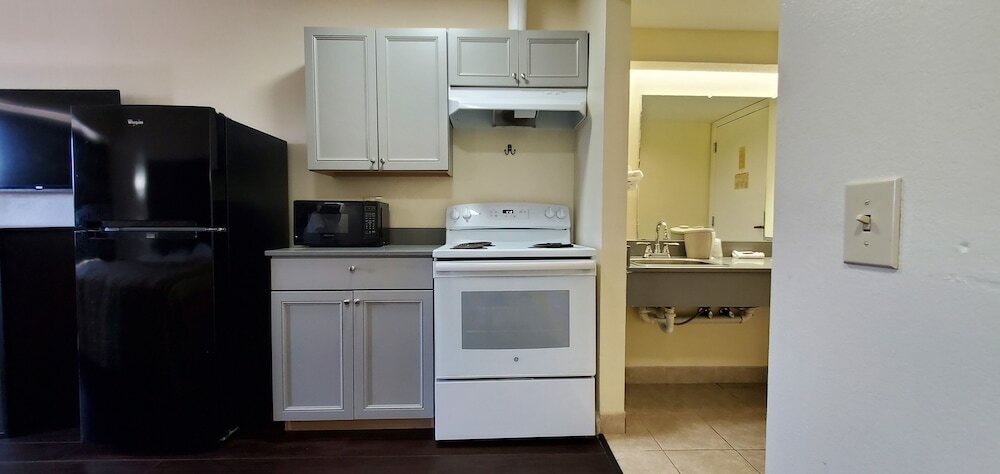 Фото Plano Inn & Suites