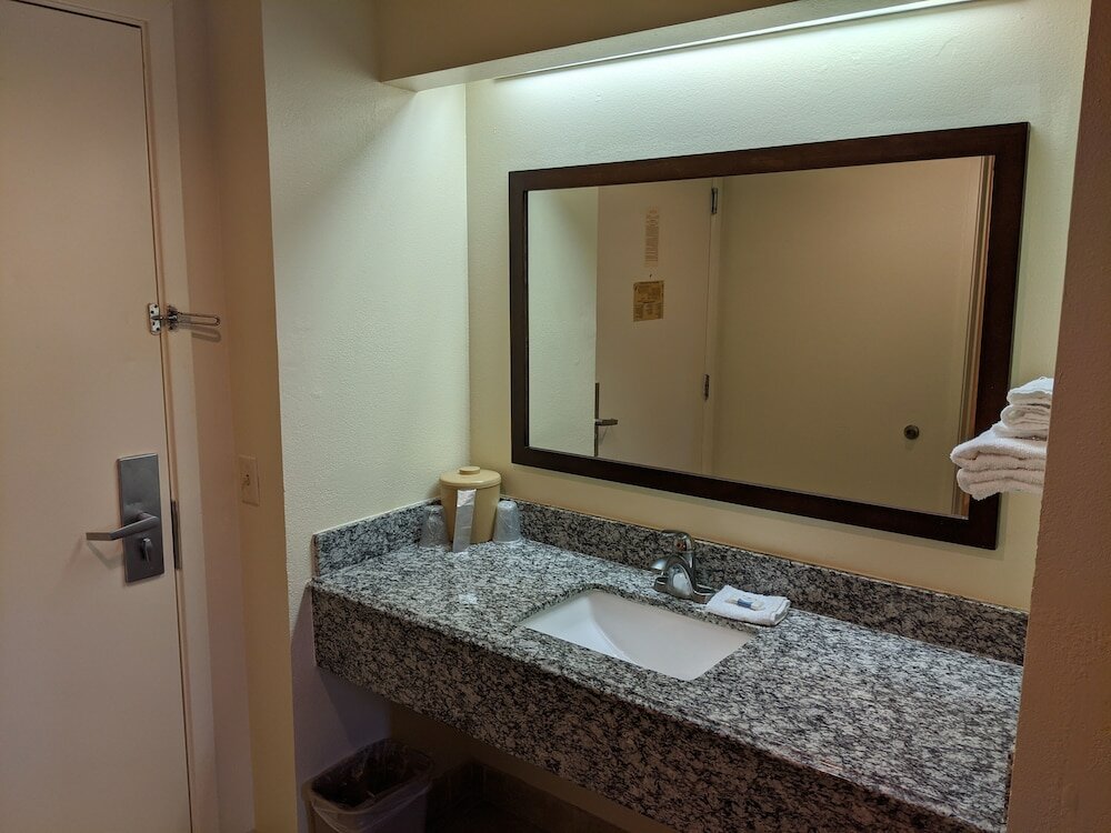 Фото Plano Inn & Suites