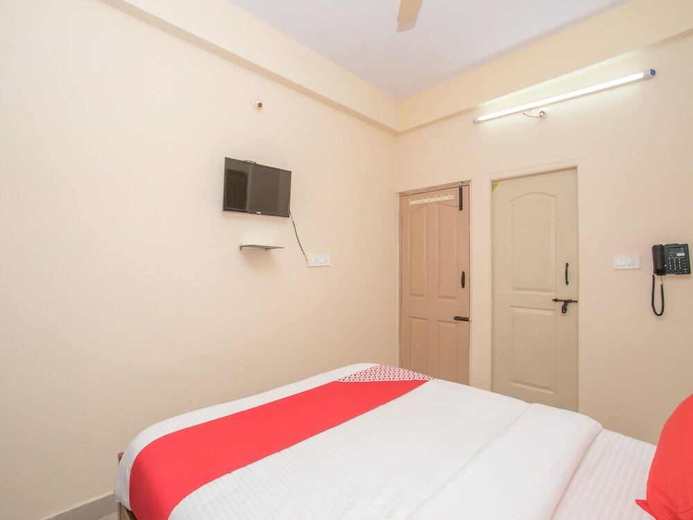 Фото Oyo 12776 SV Suites