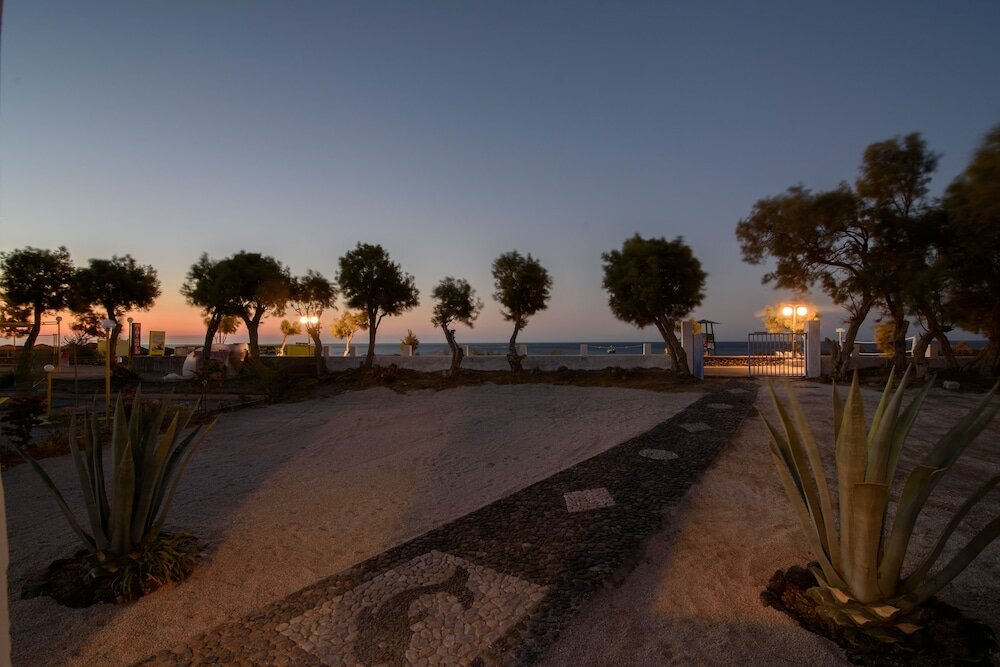 Фото Villa George Santorini