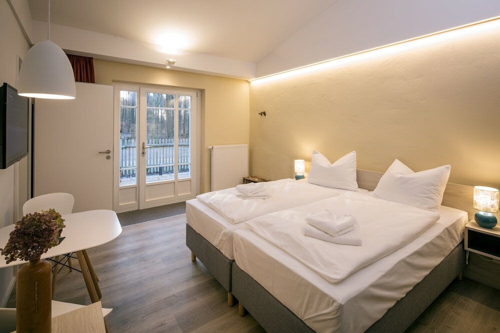 Фото Little Suite Apartments