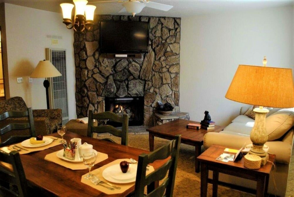 Фото Snow Lake Lodge