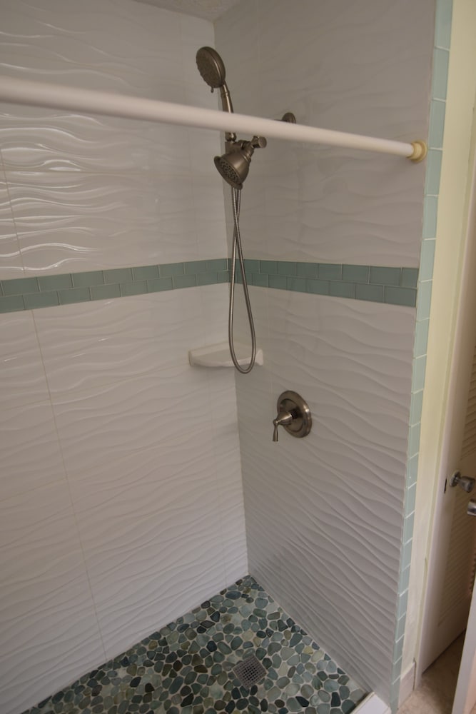 Фото Oasis at John's Pass Madeira Beach