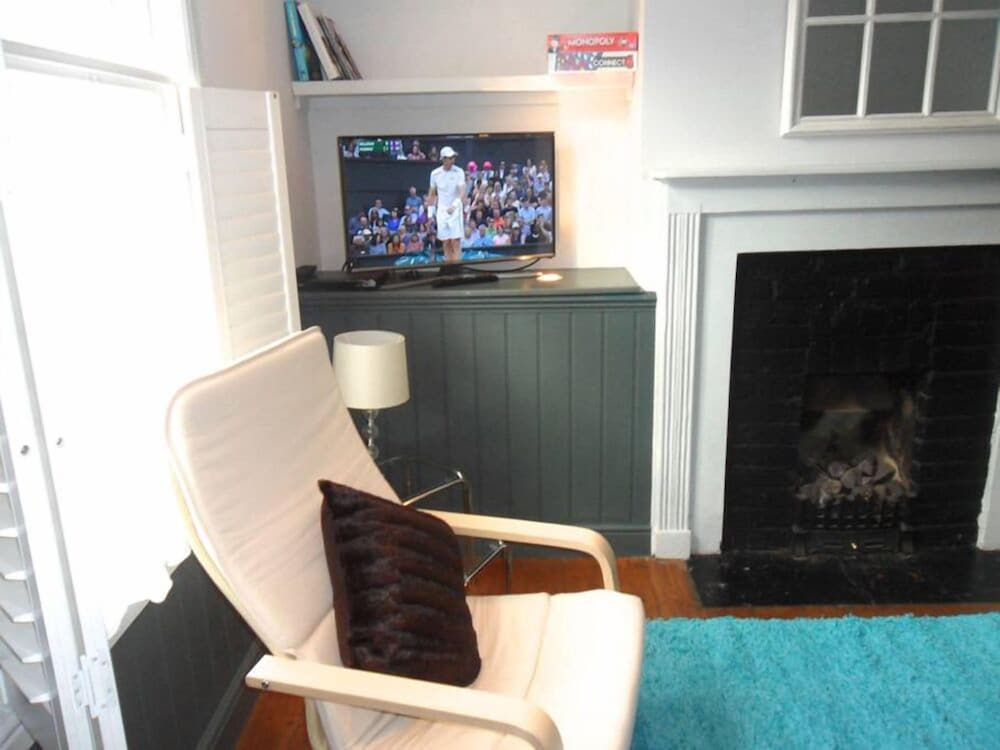 Фото Tower Cottage