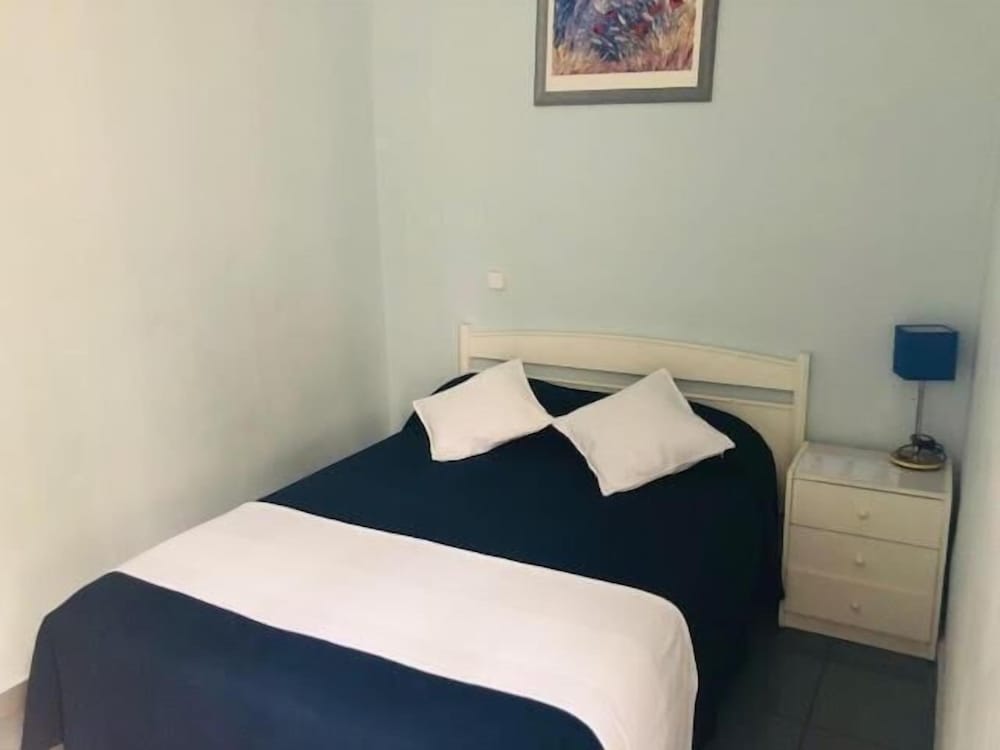 Фото Hostal Parisien