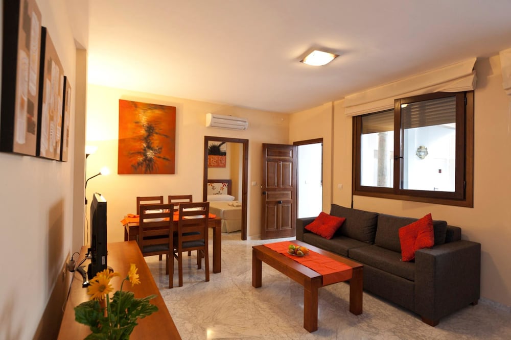 Фото Hotel Mercader de Sedas