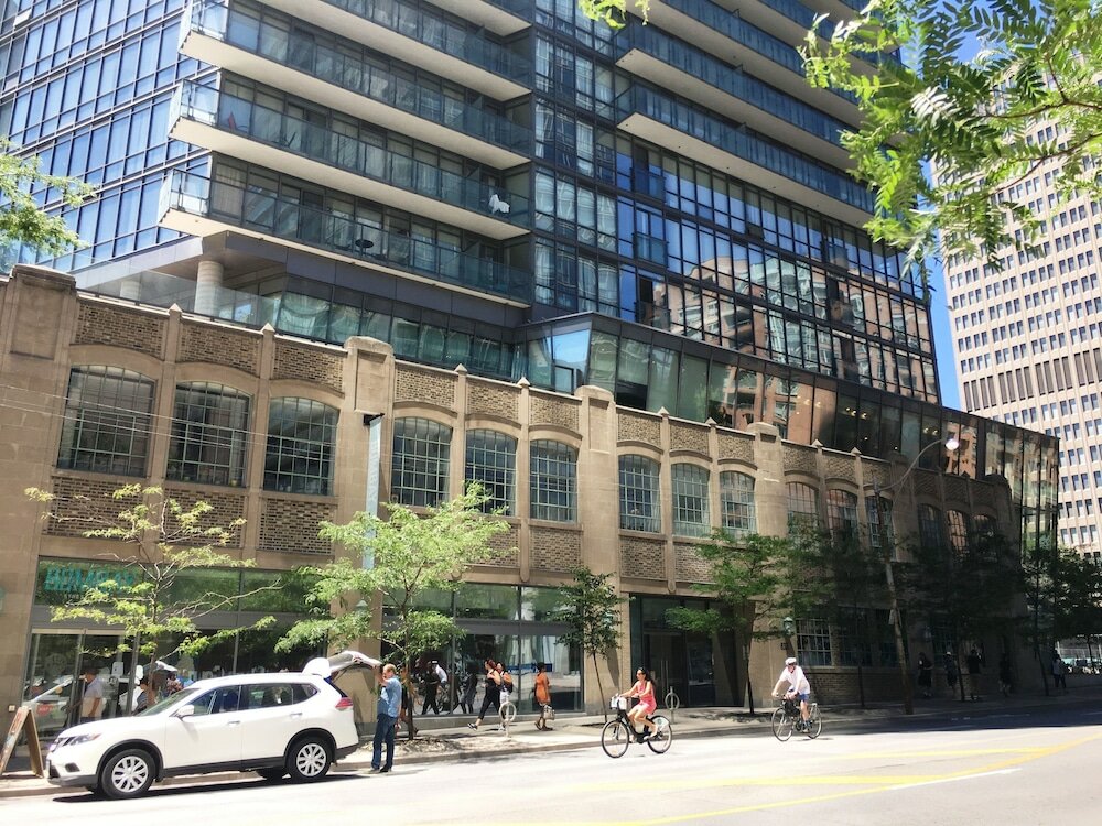 Фото Altitude Suites Bay Street by Teristo Group