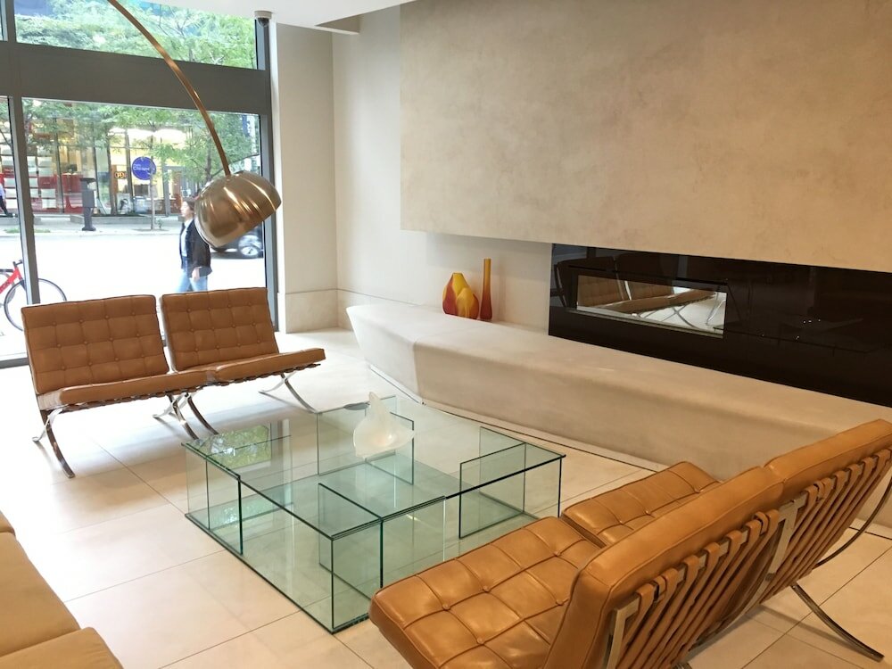 Фото Altitude Suites Bay Street by Teristo Group