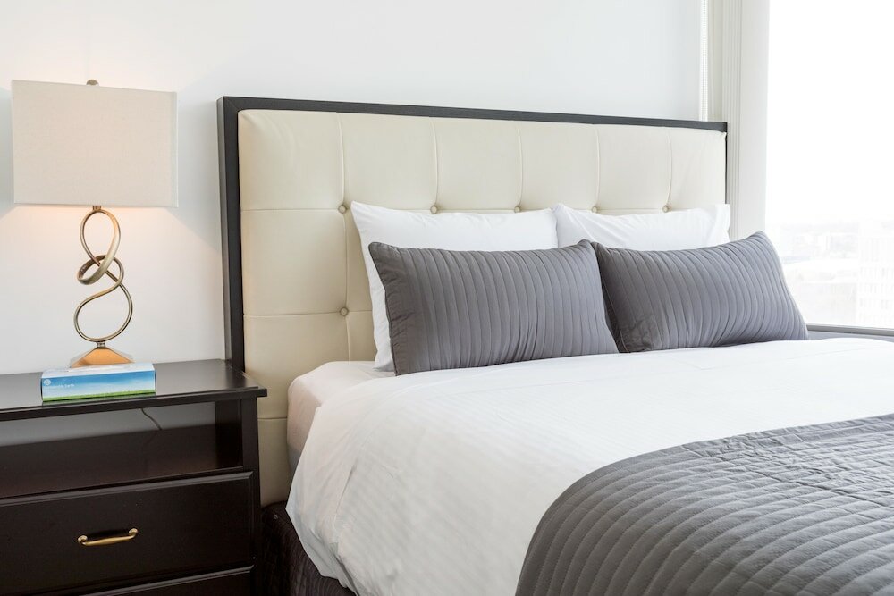 Фото Altitude Suites Bay Street by Teristo Group