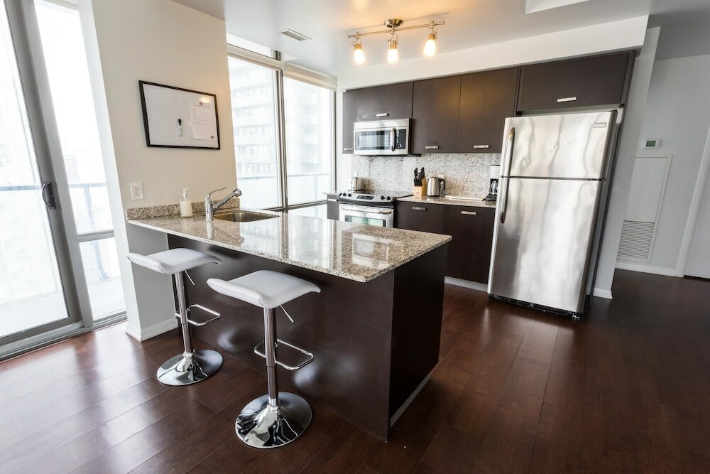 Фото Altitude Suites Bay Street by Teristo Group