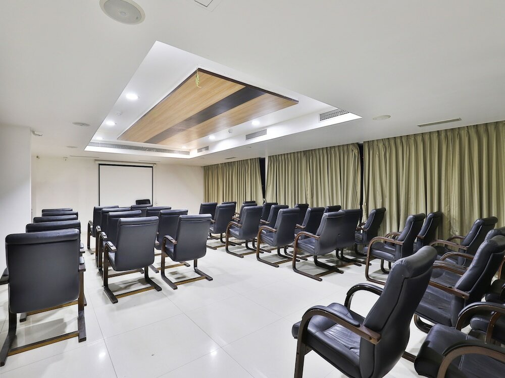 Фото Oyo 13479 Hotel Grand Nakshatra