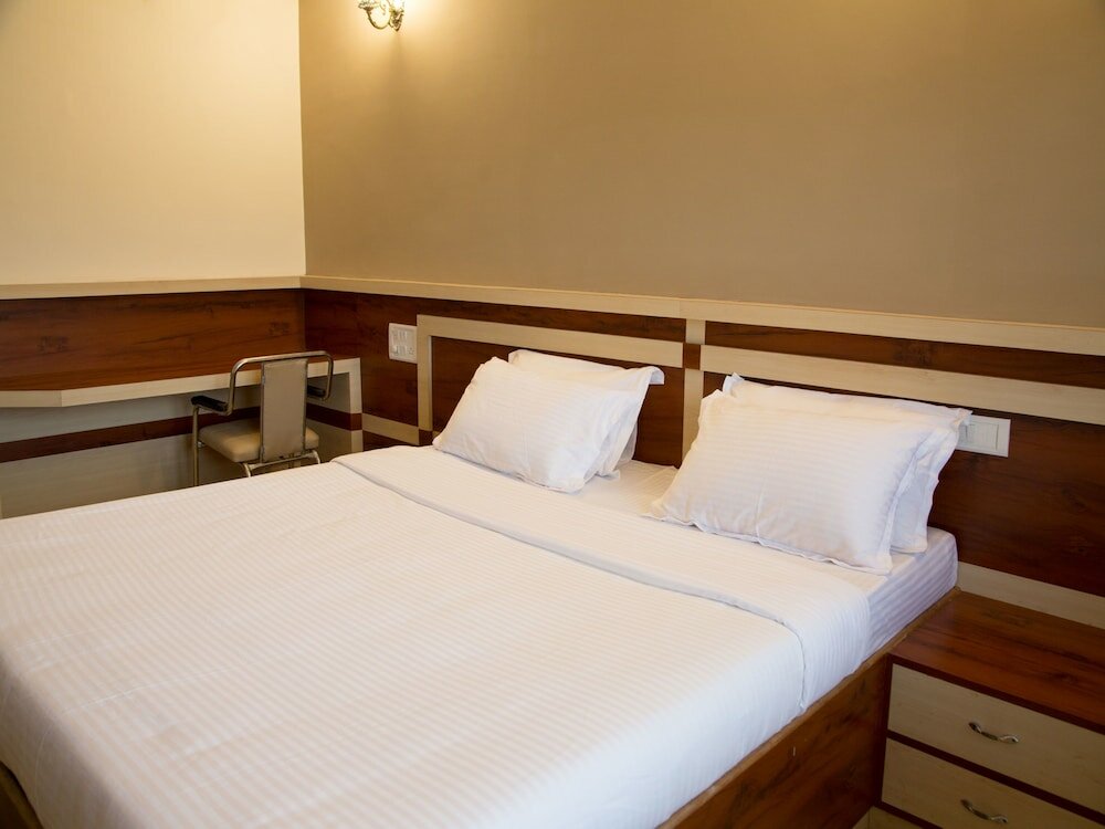 Фото Oyo 9248 Hotel Shrinidhi