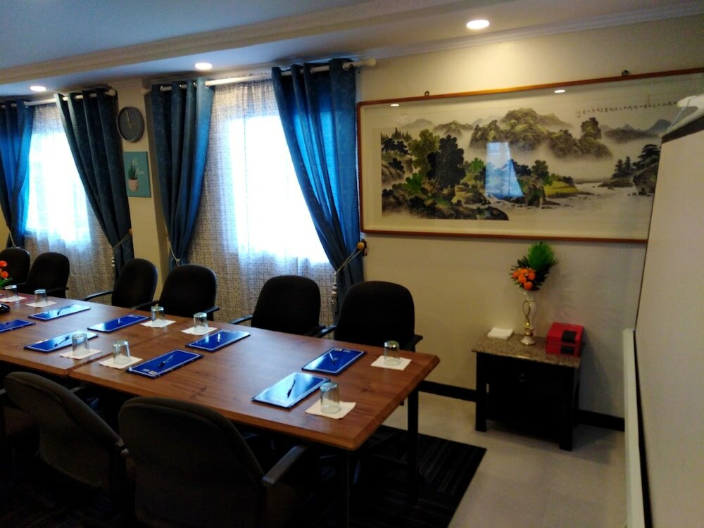 Фото Venezia Suites Hotel