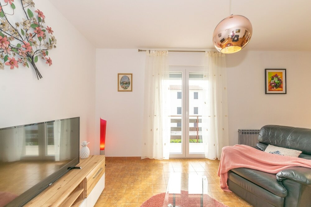 Фото Family house with 2 apartments - Irma