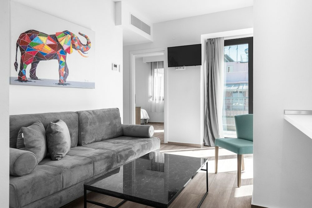 Фото Penthouse Level 8 Nilie Hospitality Mgmt