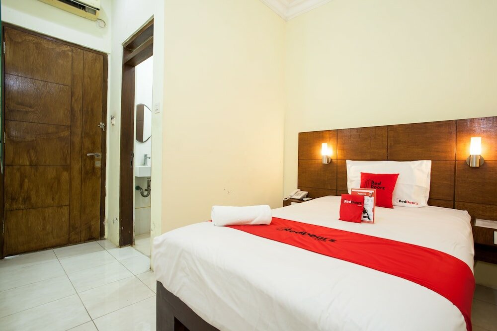 Фото RedDoorz near Marvell City Mall