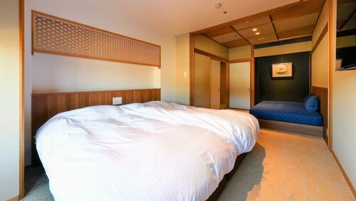 Гостиница Awazu-Spa Tourist Hotel Kitahachi в Комацу