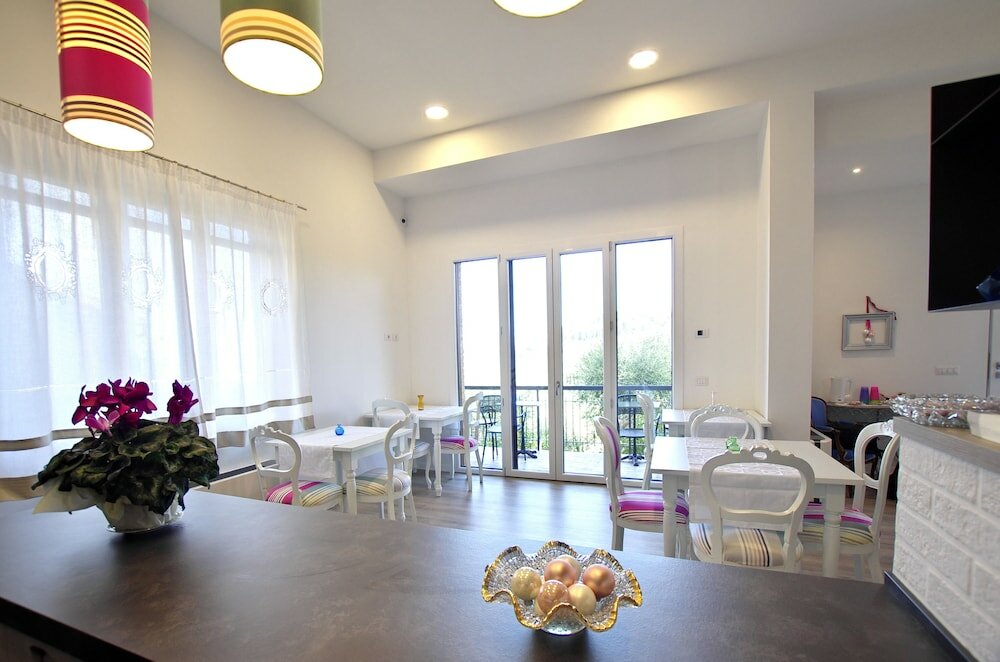 Фото B & B La Cornice - Gina Room With Bathroom and Private Terrace