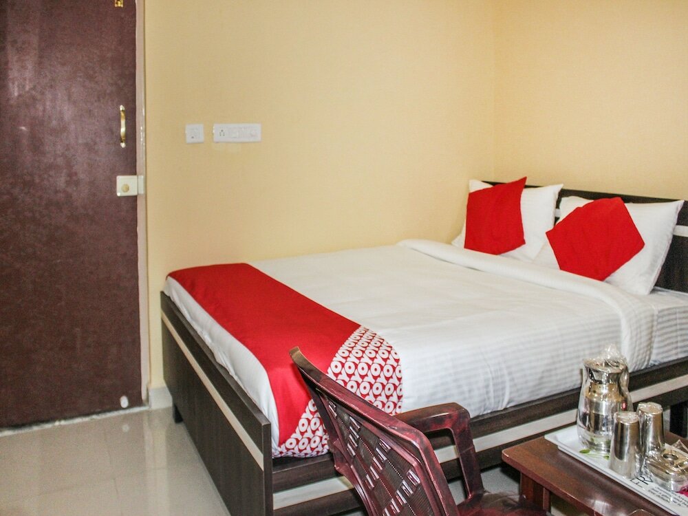 Фото Oyo 12840 Sri Guru Residency