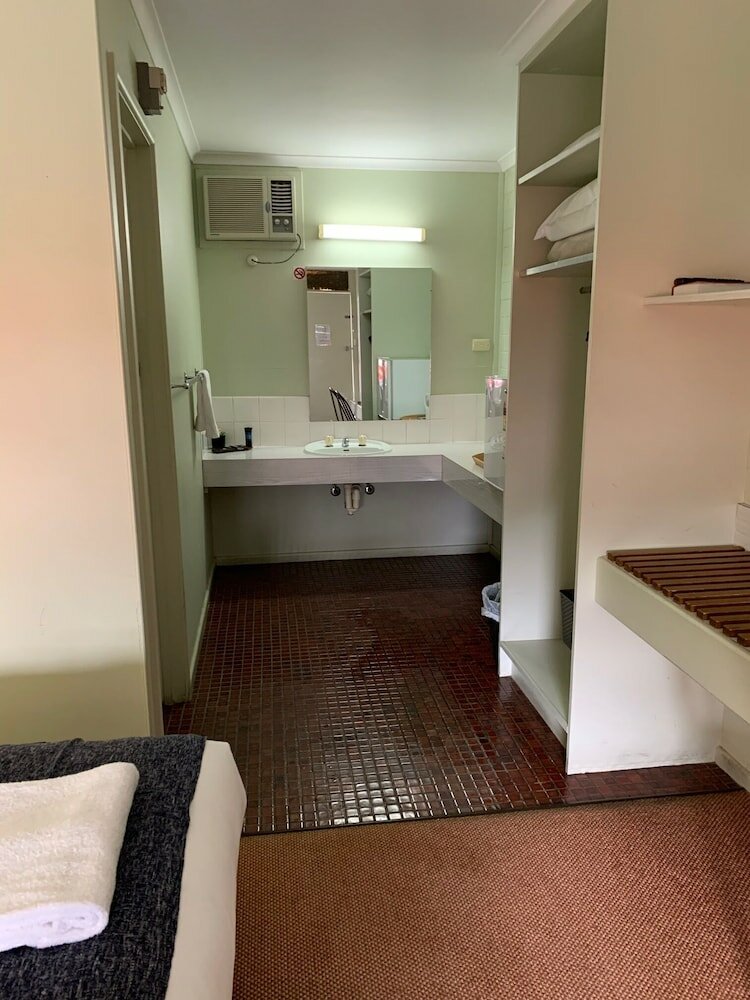 Фото Finley Country Club Hotel Motel