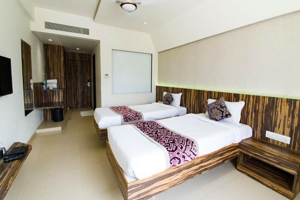 Фото Hotel Grand Parivaar