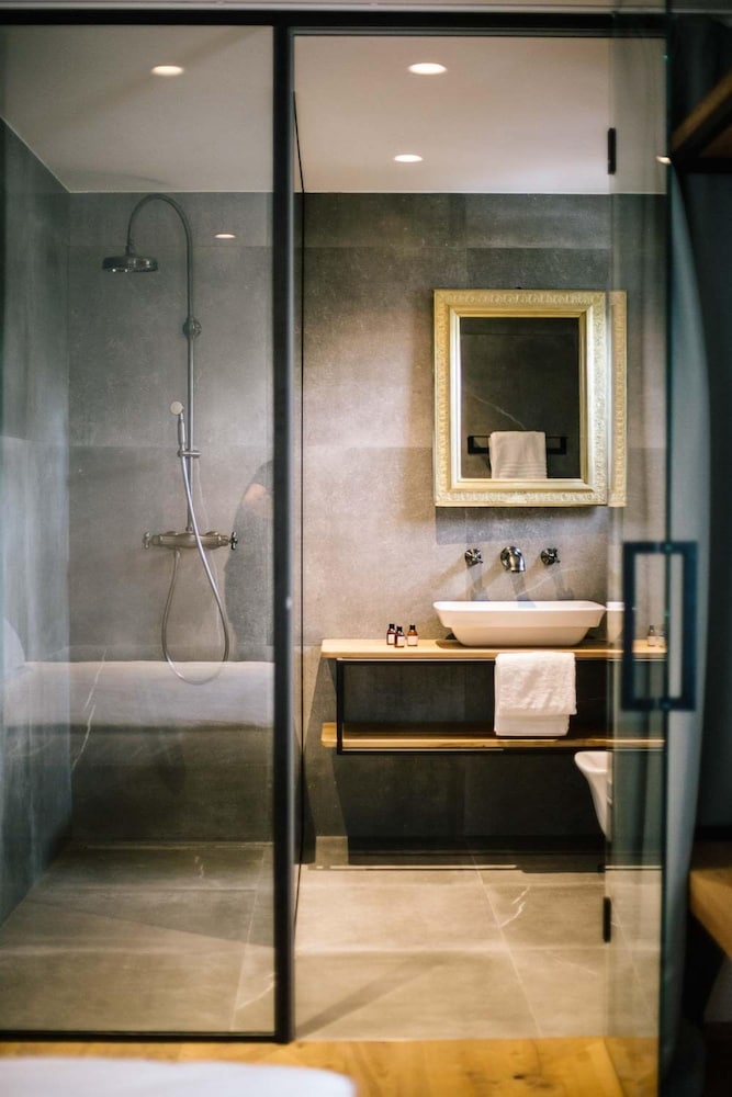 Фото Vault Hotel