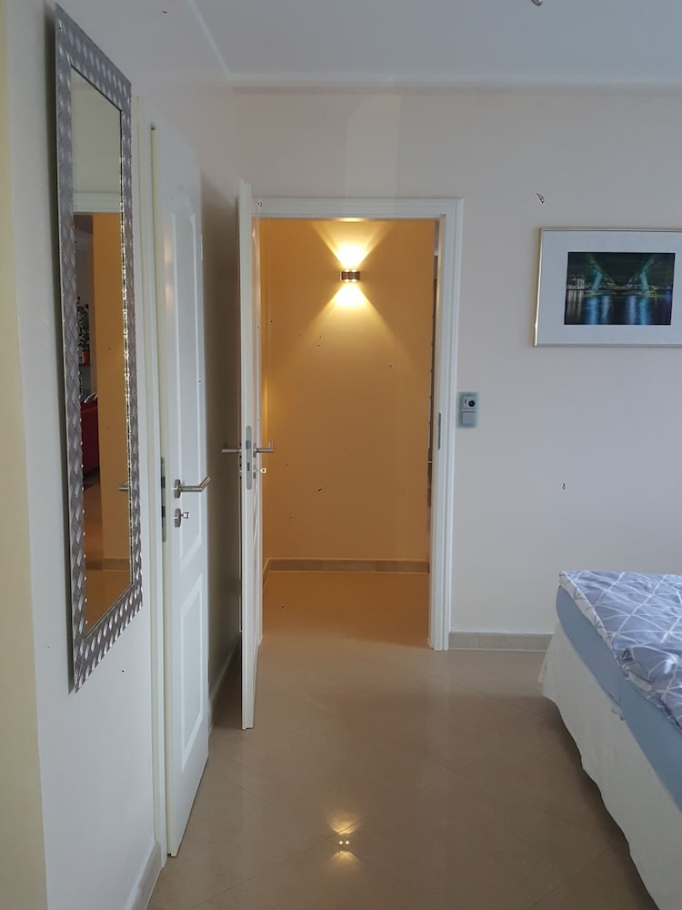 Фото Luxury Apartments Bonn