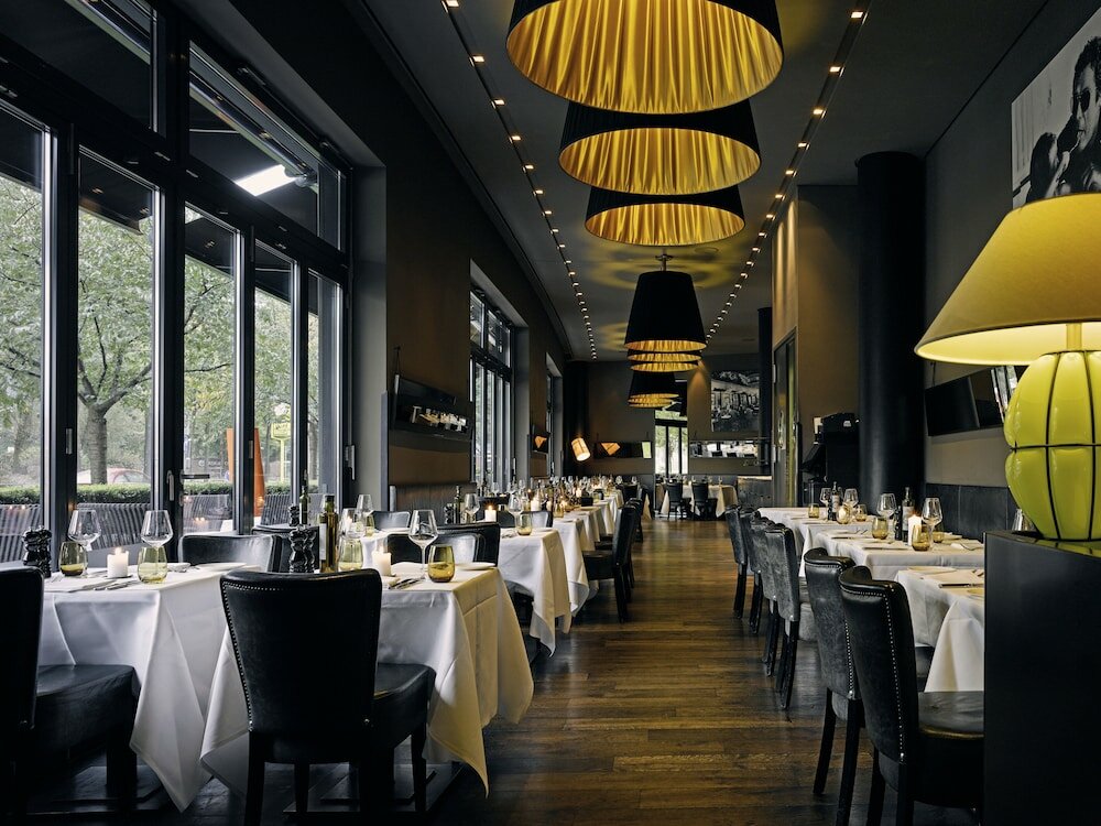 Фото The George Hotel