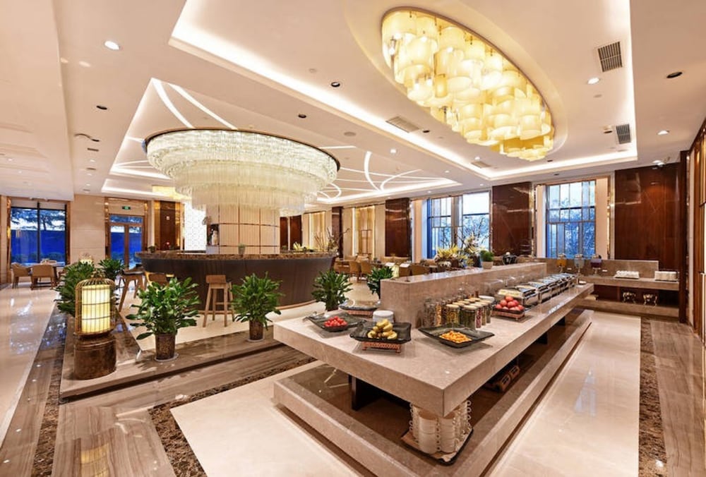 Фото Luoyang Mehood Lestie Hotel Sport Center