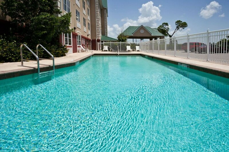 Гостиница Country Inn & Suites by Radisson, Port Charlotte, Fl в Порт-Шарлотте