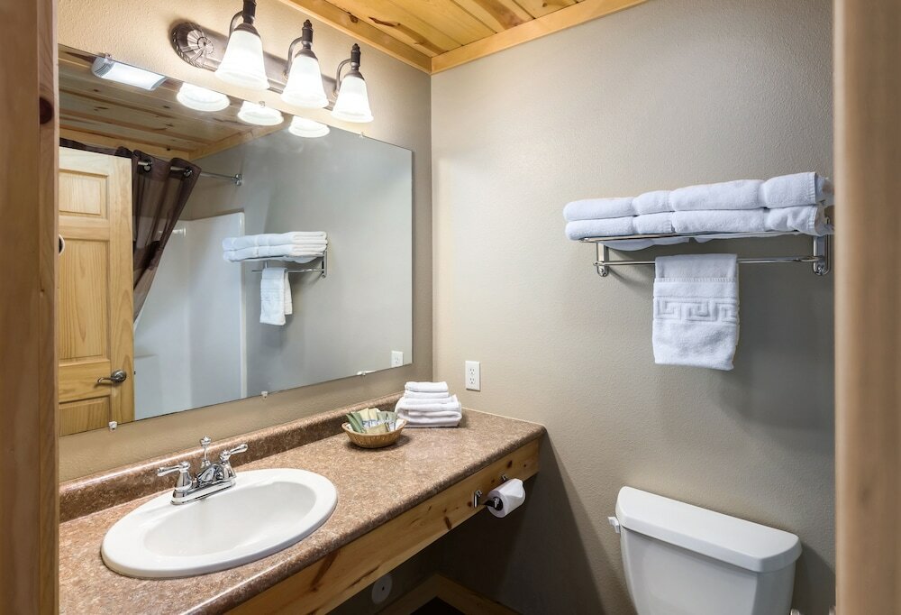 Фото Rock Crest Lodge And Cabins